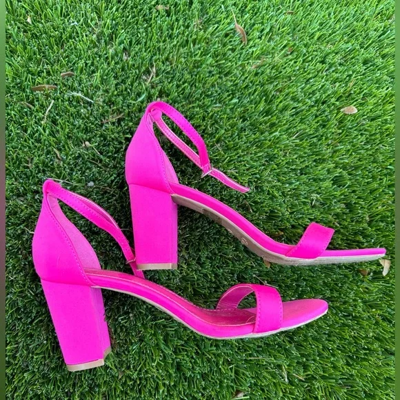 Pink heels - Picture 3 of 3